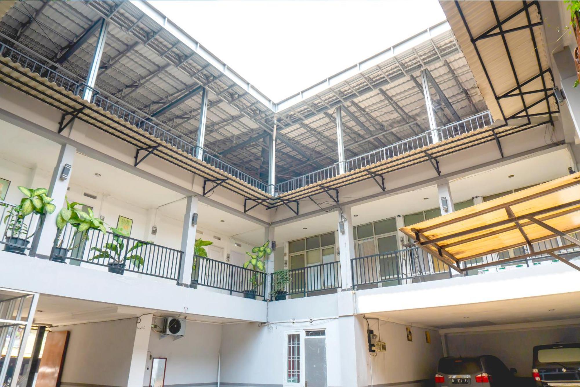 Super Oyo 617 Sukaraja Residence Syariah Bandung Exteriör bild