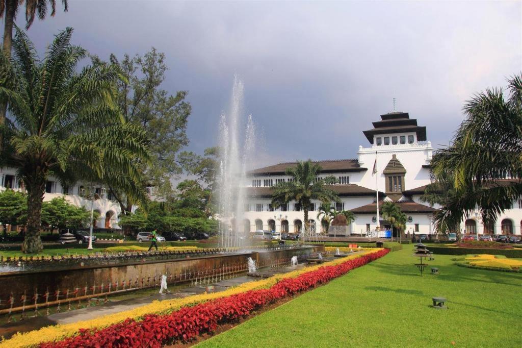 Super Oyo 617 Sukaraja Residence Syariah Bandung Exteriör bild